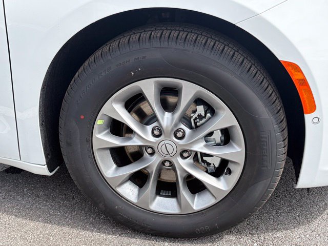 New 2026 Chrysler Pacifica Limited w/ Uconnect Theater Family Group FWD image 10
