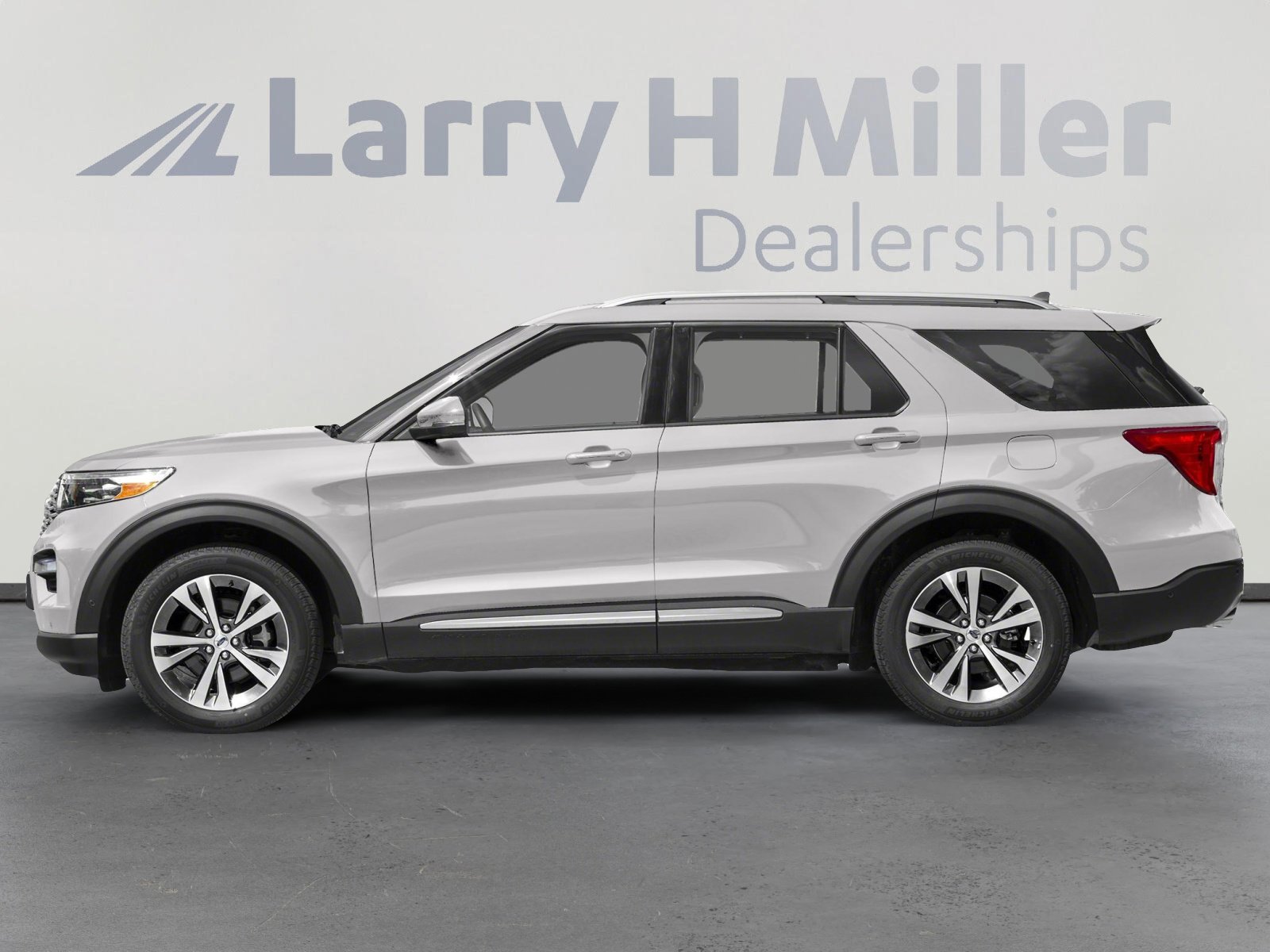 Used 2020 Ford Explorer Platinum w/ Premium Technology Package AWD/4WD image 3