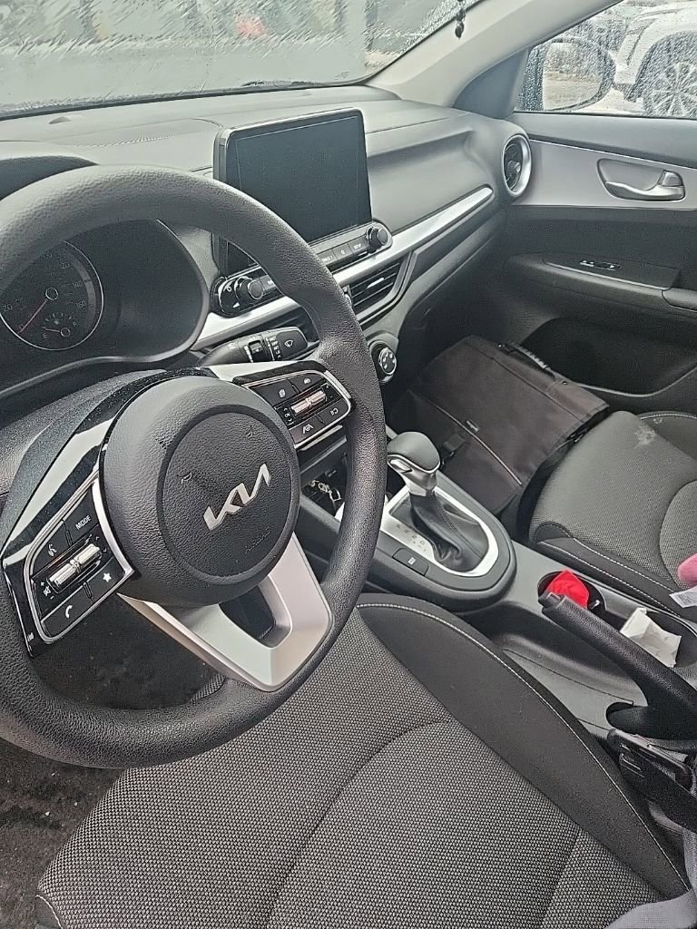 Used 2023 Kia Forte LXS w/ LXS Technology Package image 2
