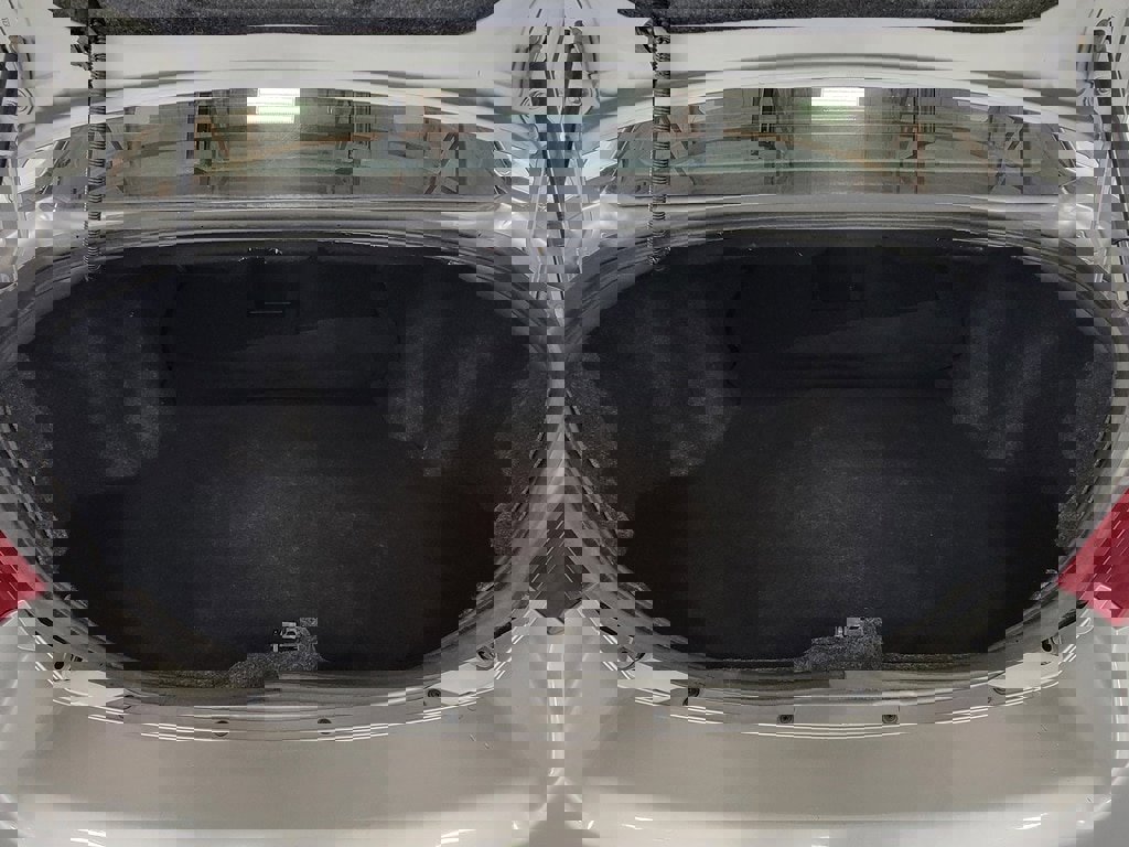 Used 2013 Dodge Avenger SE image 24