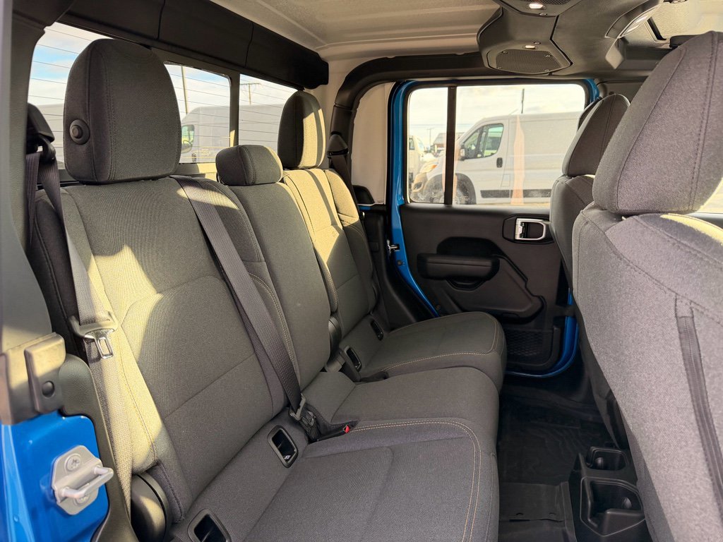 Used 2024 Jeep Gladiator Sport AWD/4WD image 16