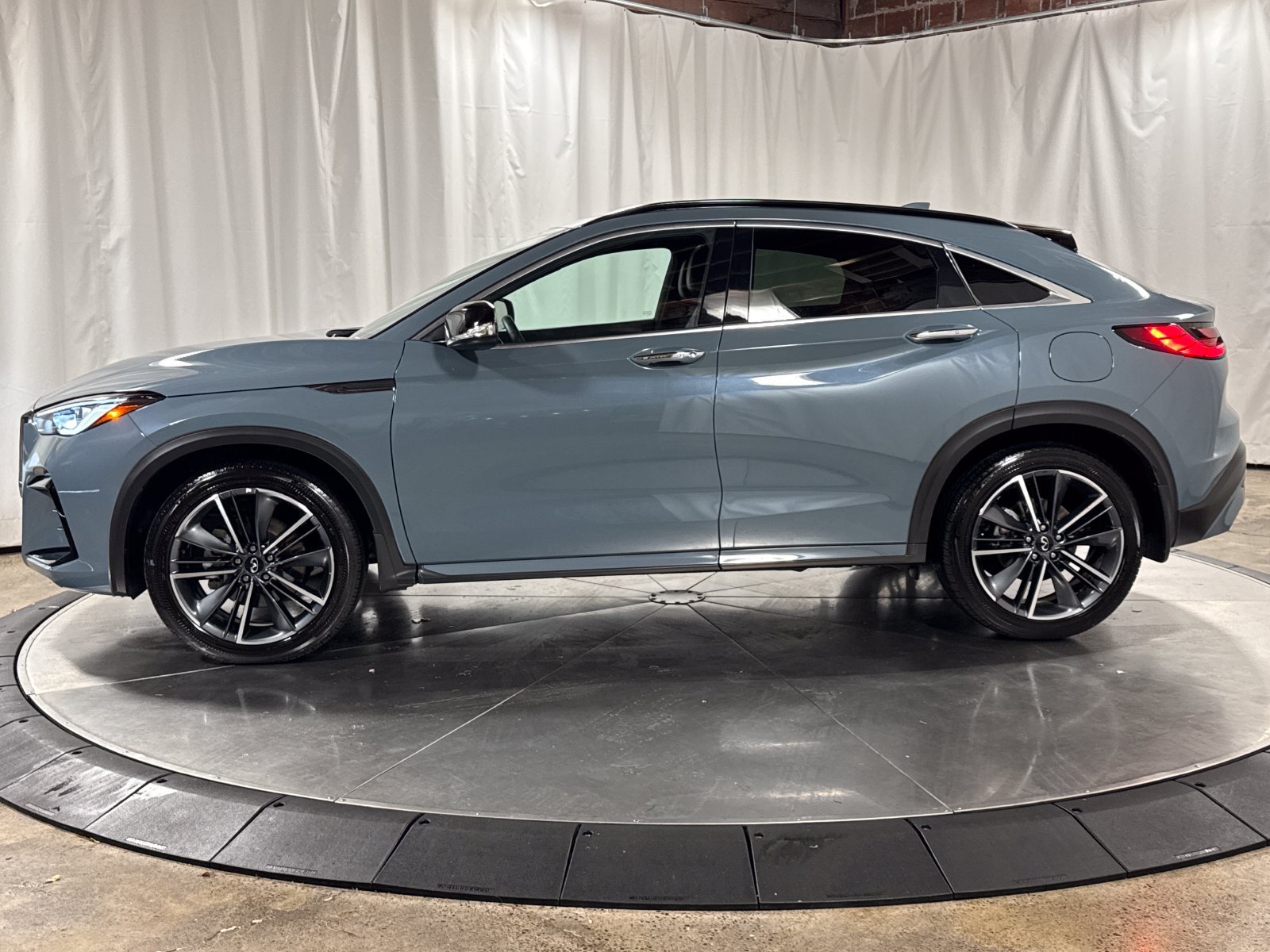Certified 2025 INFINITI QX55 Luxe w/ Cargo Package AWD/4WD image 8
