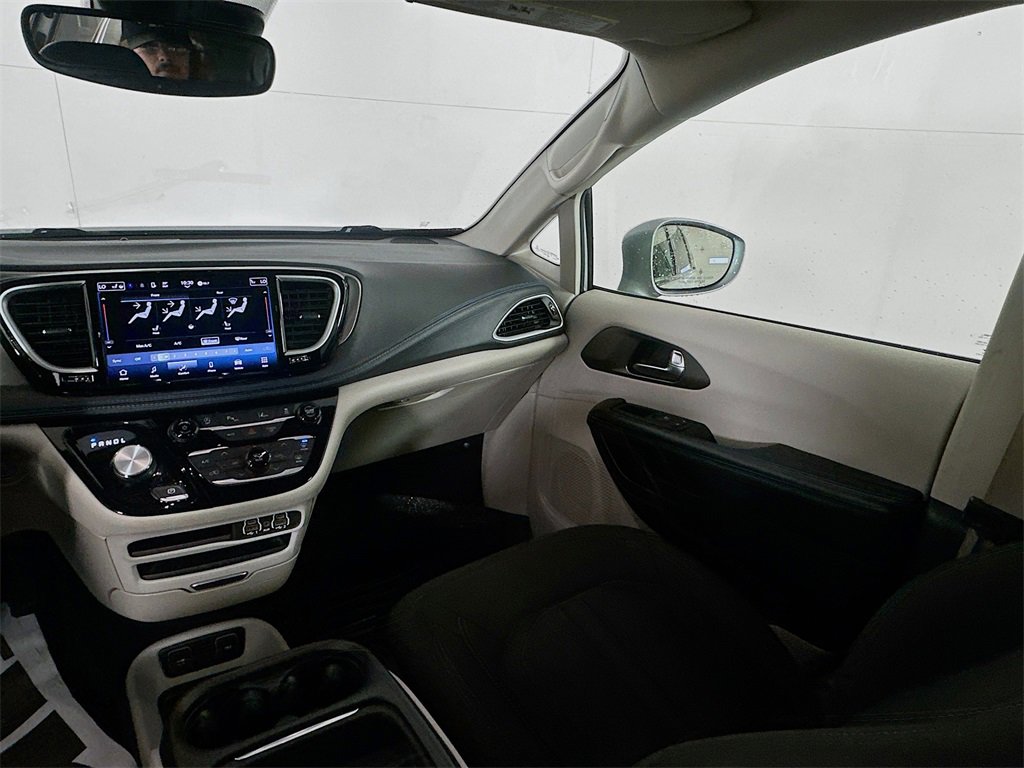 Used 2021 Chrysler Pacifica Touring w/ Cold Weather Group image 23