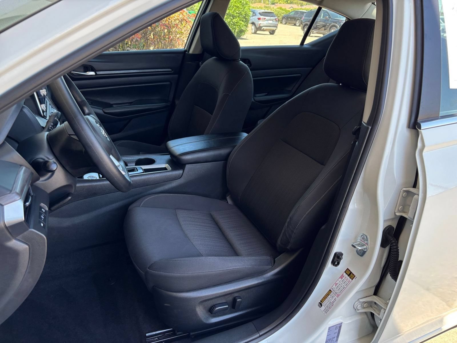 Used 2025 Nissan Altima 2.5 SV FWD image 37