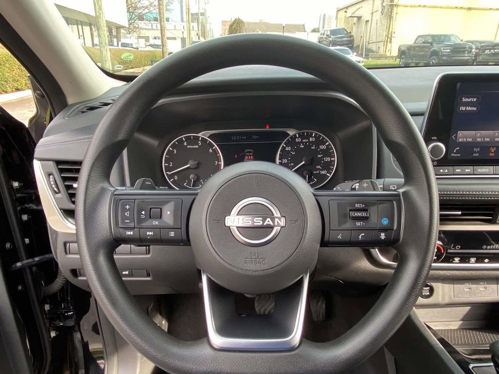 Used 2024 Nissan Rogue SV image 23