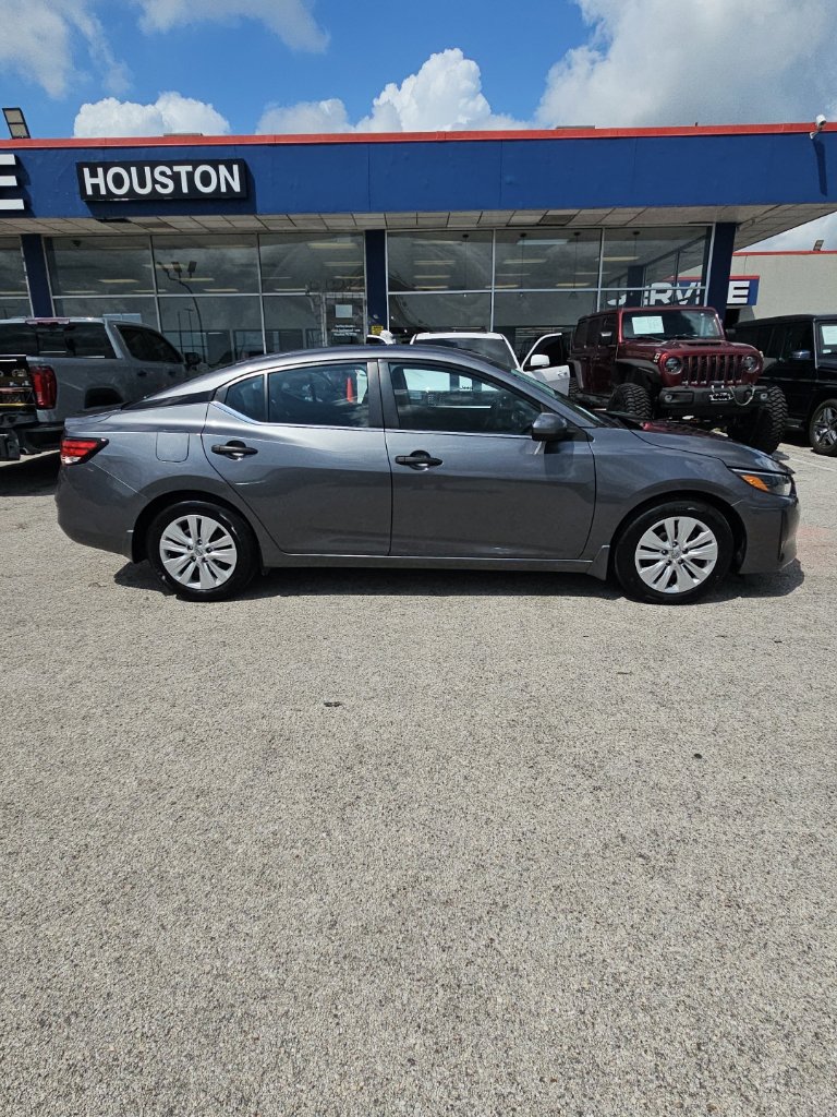 Used 2025 Nissan Sentra S FWD image 8