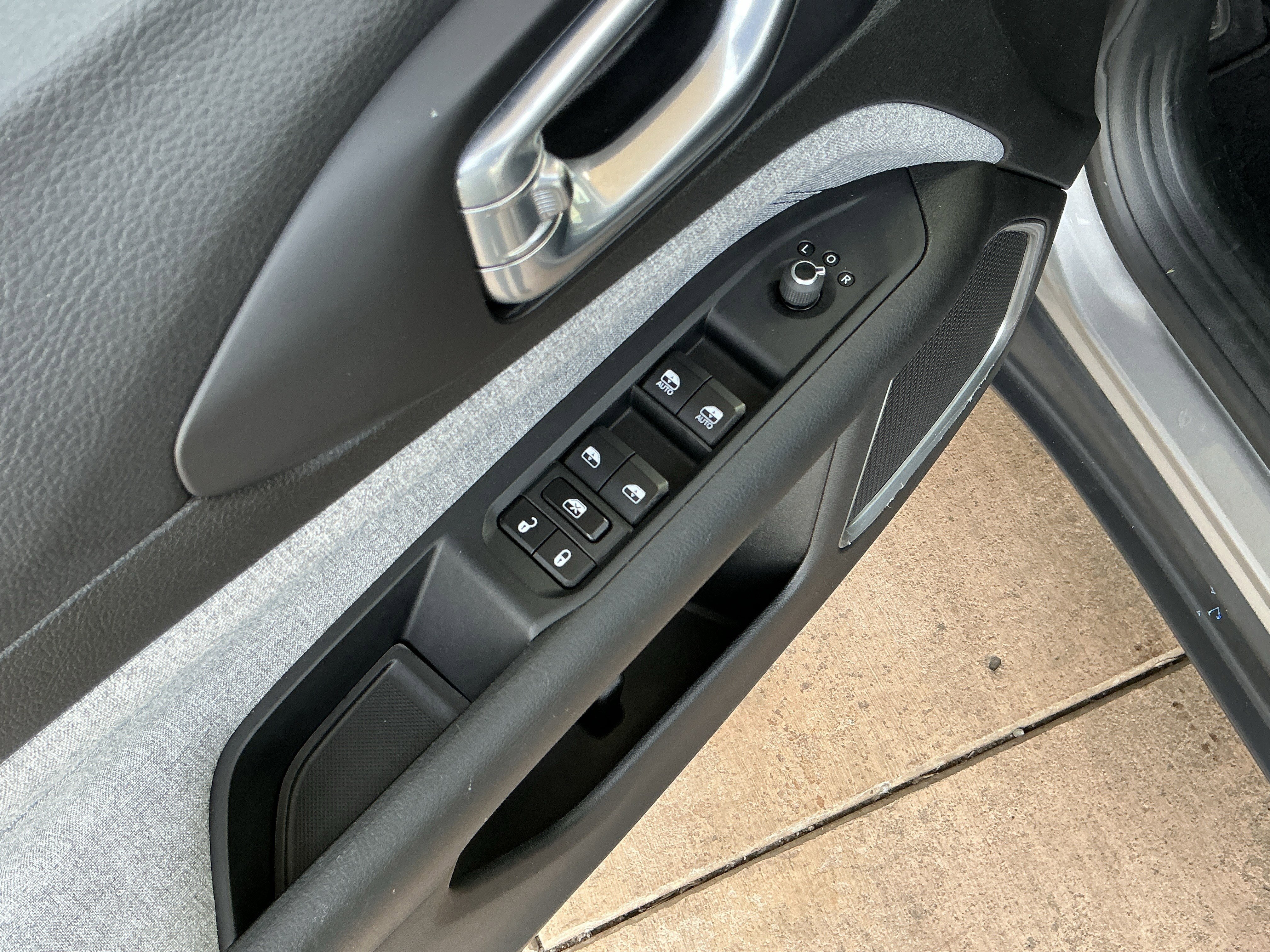 Used 2024 Jeep Compass Latitude w/ Altitude Special Edition image 15