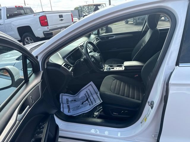 Used 2018 Ford Fusion SE w/ Fusion SE Technology Package FWD image 9