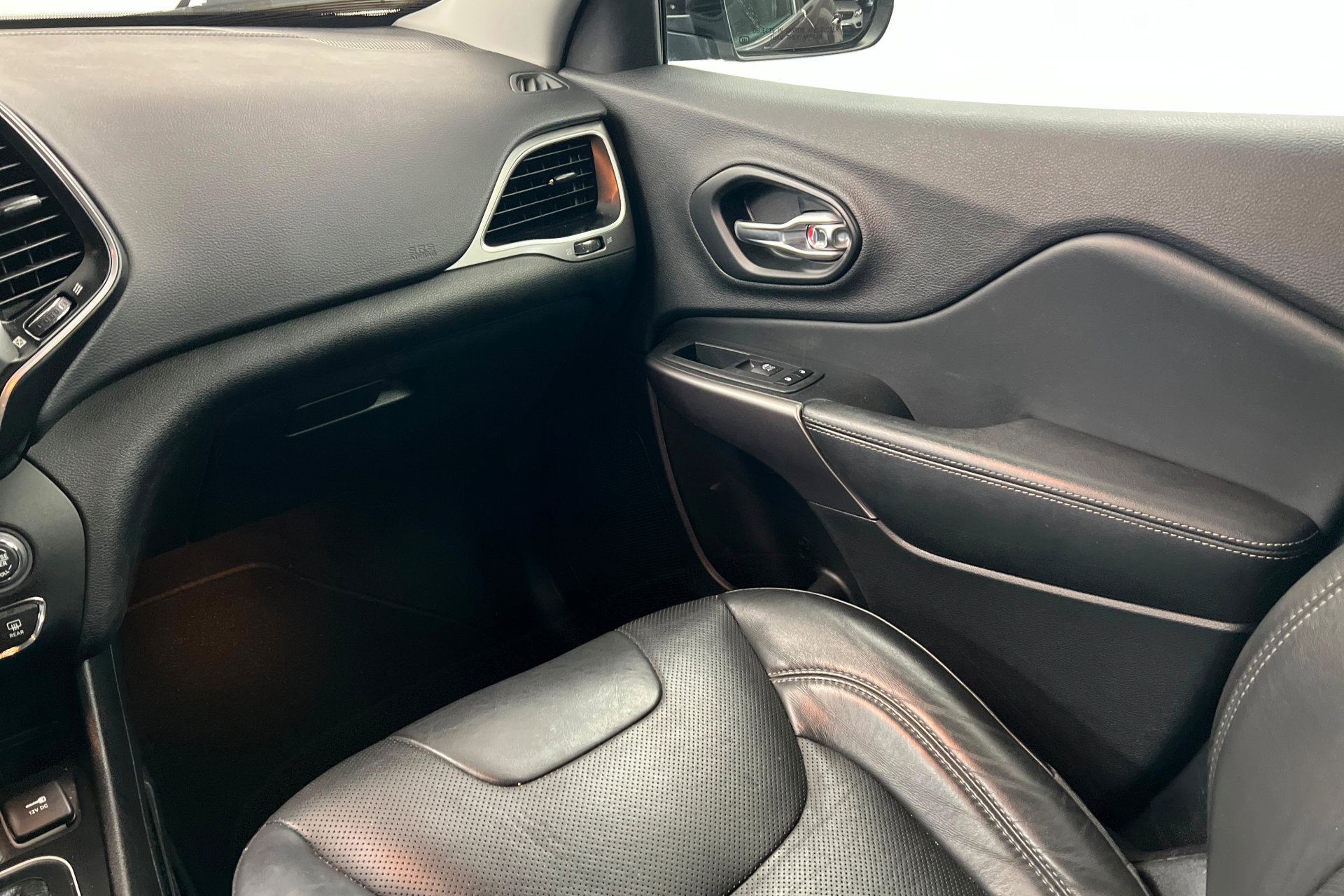 Used 2021 Jeep Cherokee Latitude Lux w/ Comfort/Convenience Group image 11