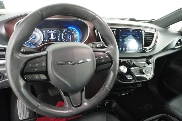 Used 2020 Chrysler Pacifica Touring-L image 27