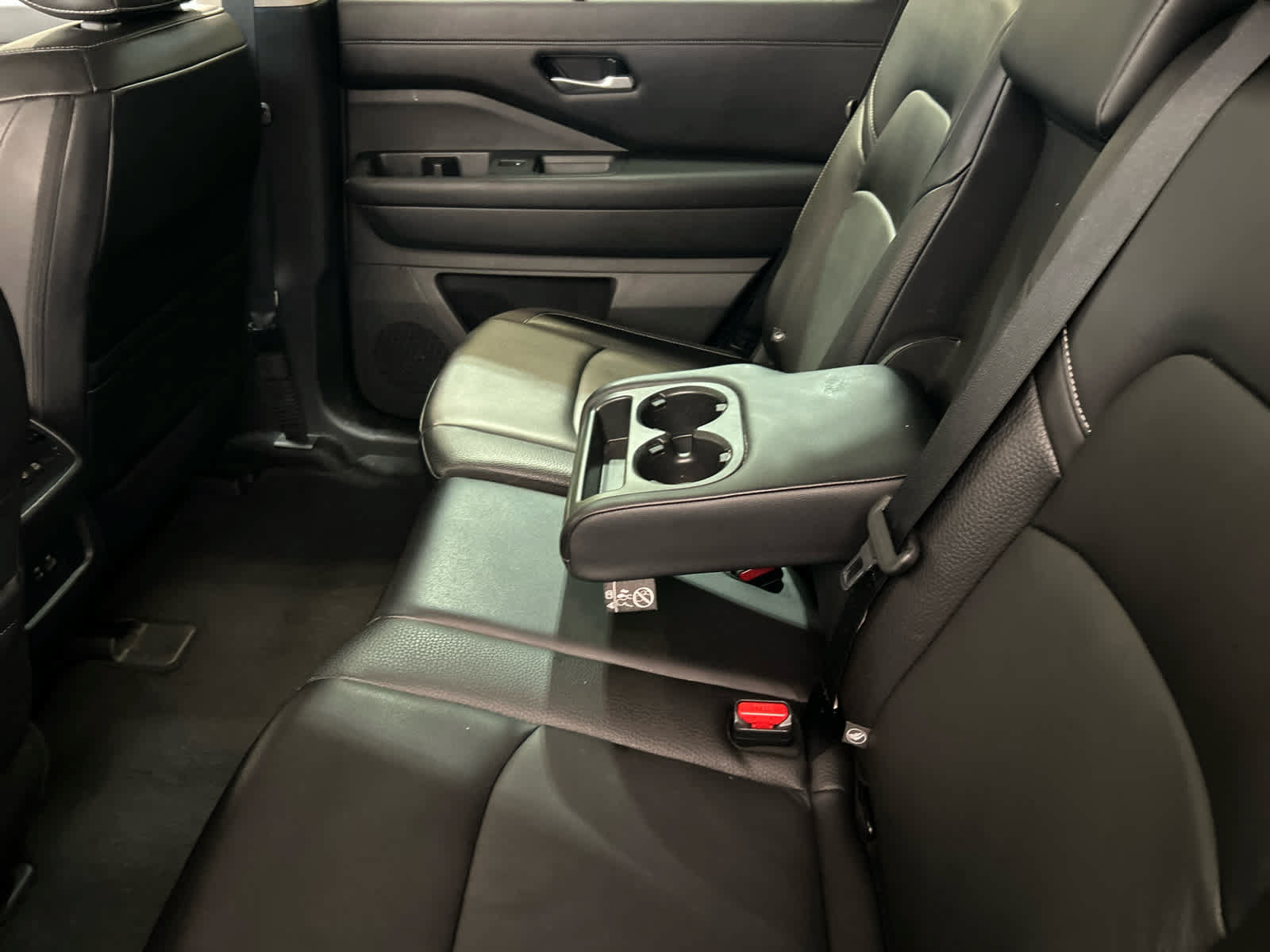Used 2024 Nissan Pathfinder SL AWD/4WD image 14