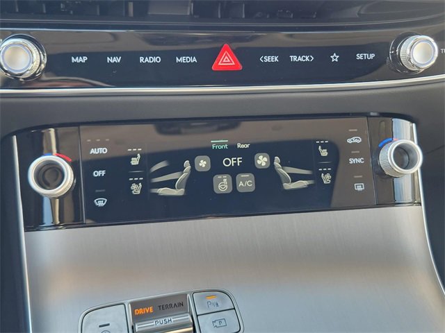 Used 2026 Genesis GV70 2.5T Advanced image 14