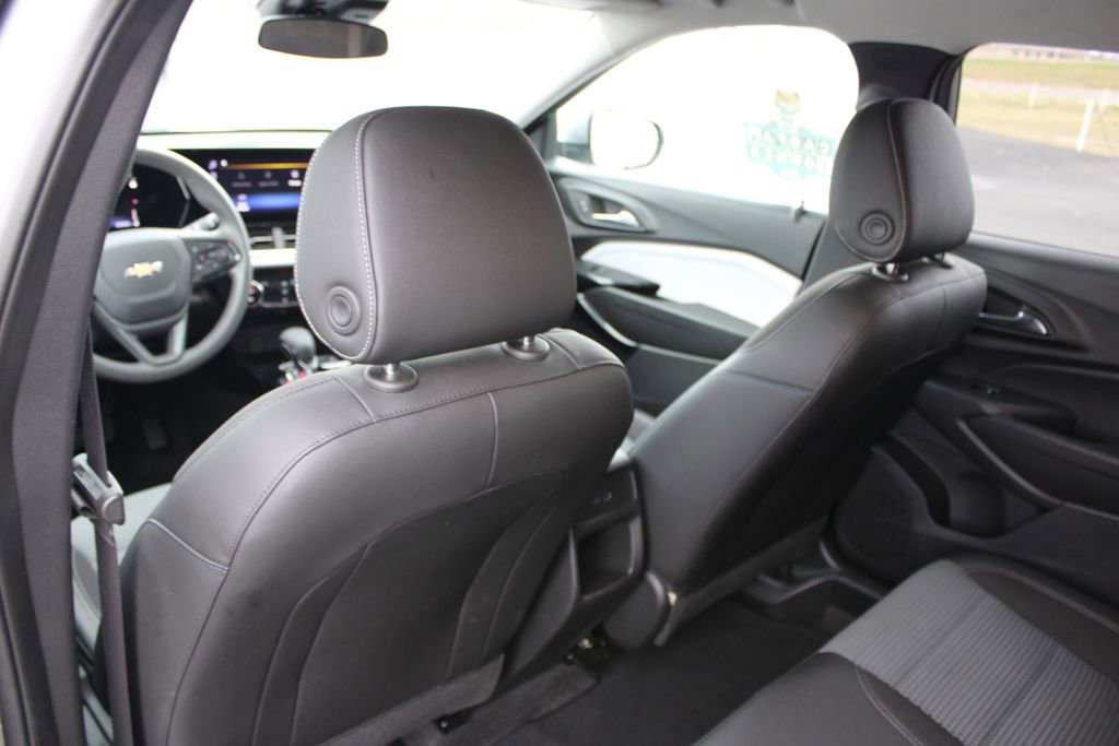 Used 2025 Chevrolet Trax LT image 23