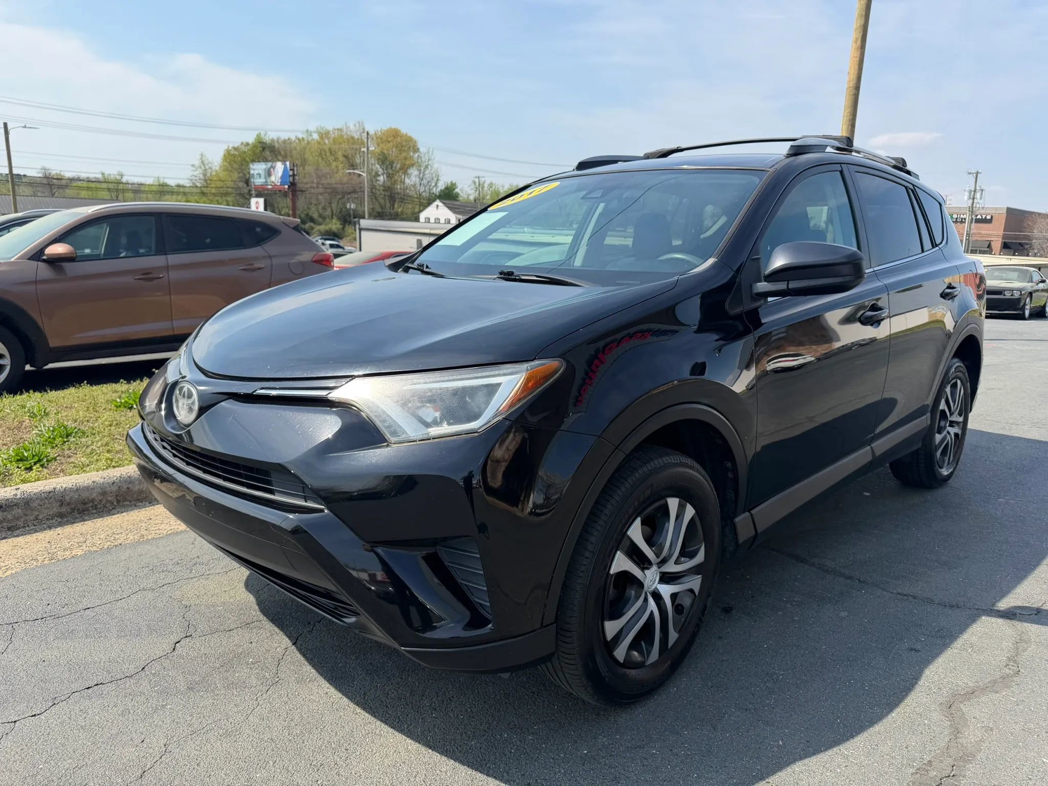 Used 2017 Toyota RAV4 LE image 3