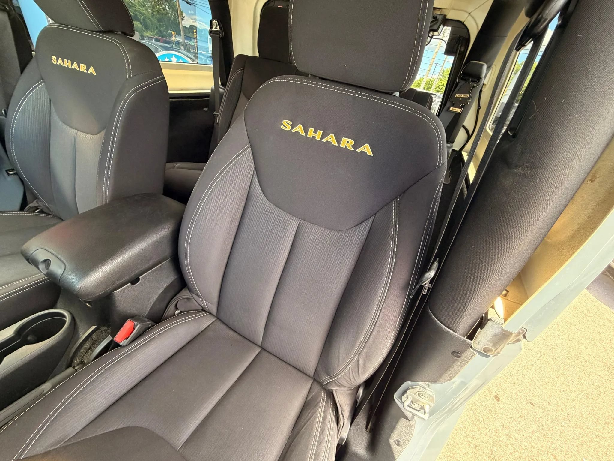 Used 2014 Jeep Wrangler Sahara w/ Connectivity Group AWD/4WD image 12