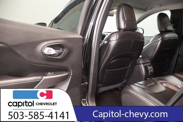 Used 2019 Jeep Cherokee Latitude Plus w/ Cold Weather Group FWD image 29