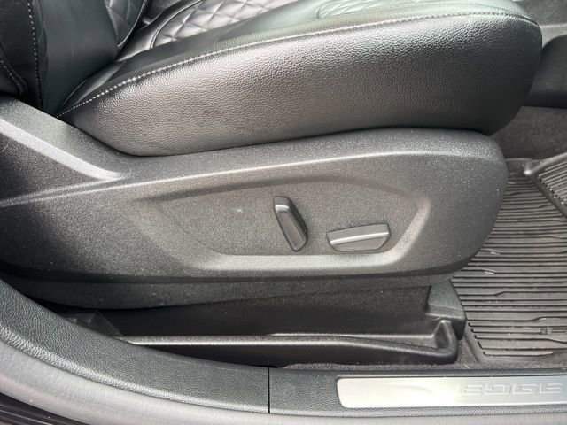 Certified 2023 Ford Edge Titanium w/ Class II Trailer Tow Package image 12