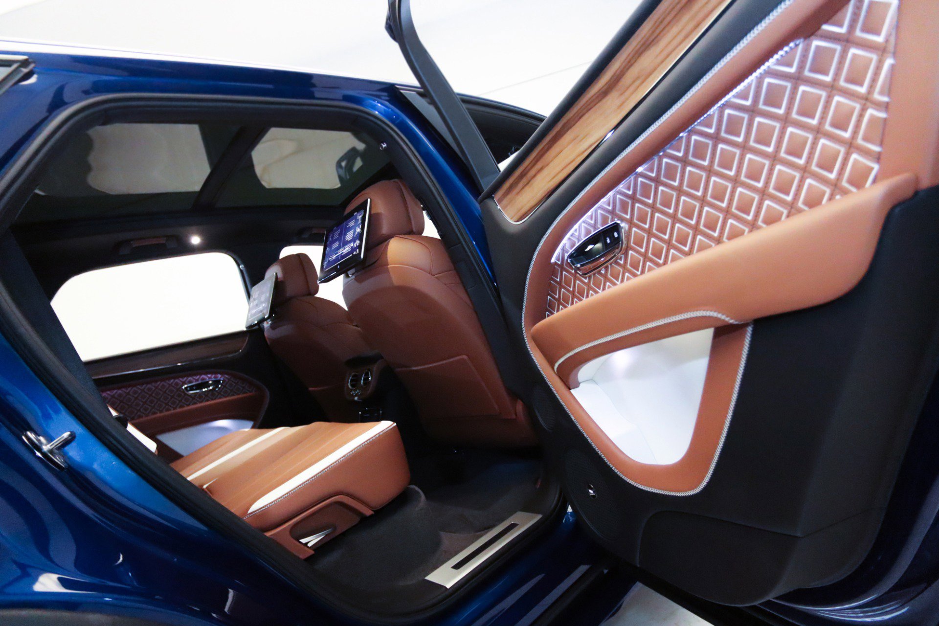 New 2025 Bentley Bentayga image 51