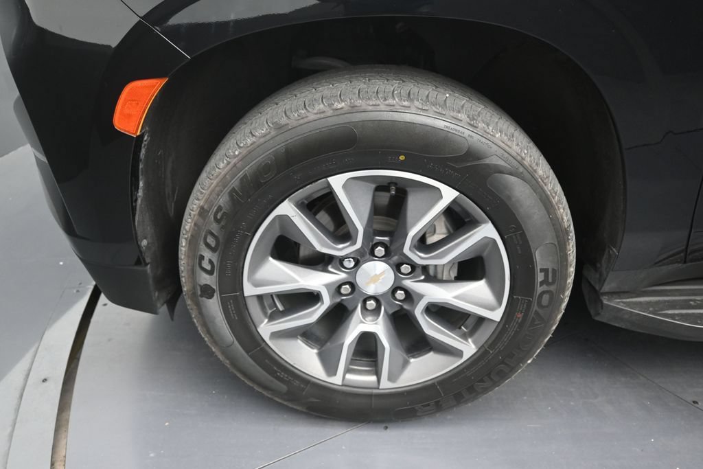 Used 2024 Chevrolet Suburban LS RWD image 9