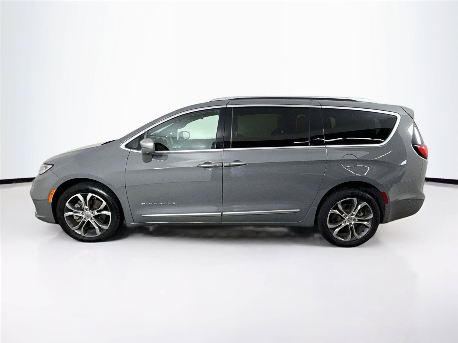 Used 2022 Chrysler Pacifica Pinnacle AWD/4WD image 6