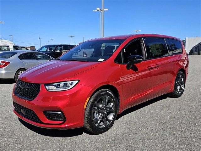 New 2026 Chrysler Pacifica Select image 3