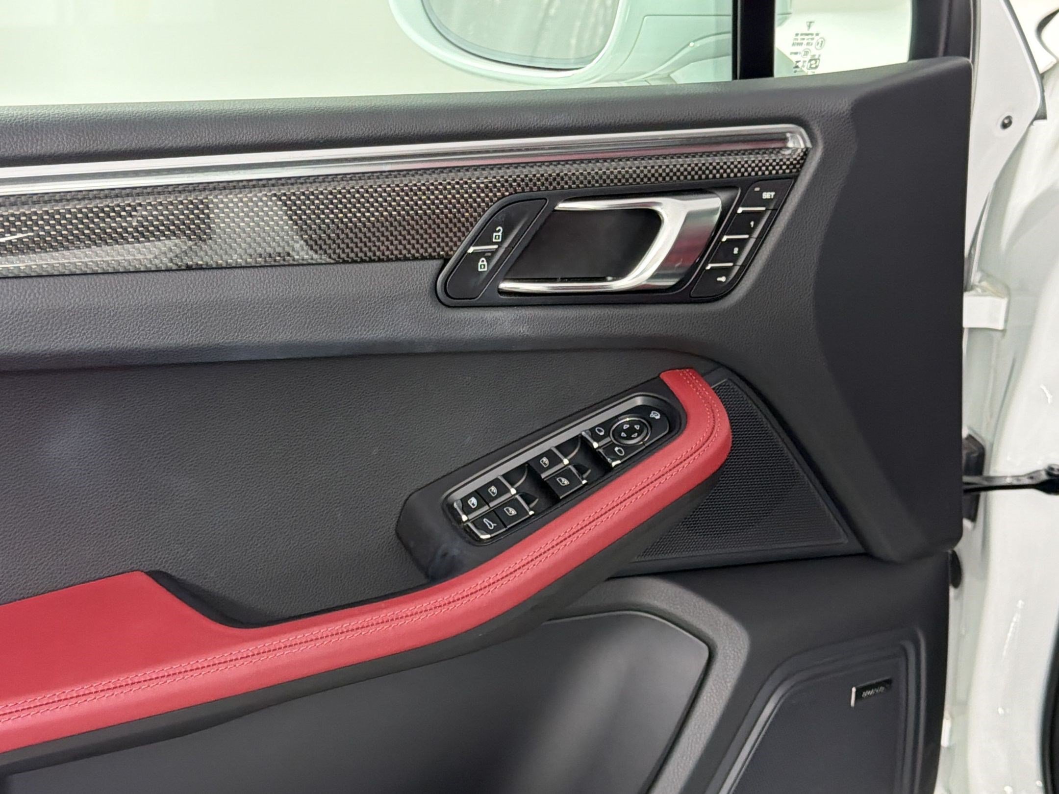 Certified 2024 Porsche Macan S AWD/4WD image 15