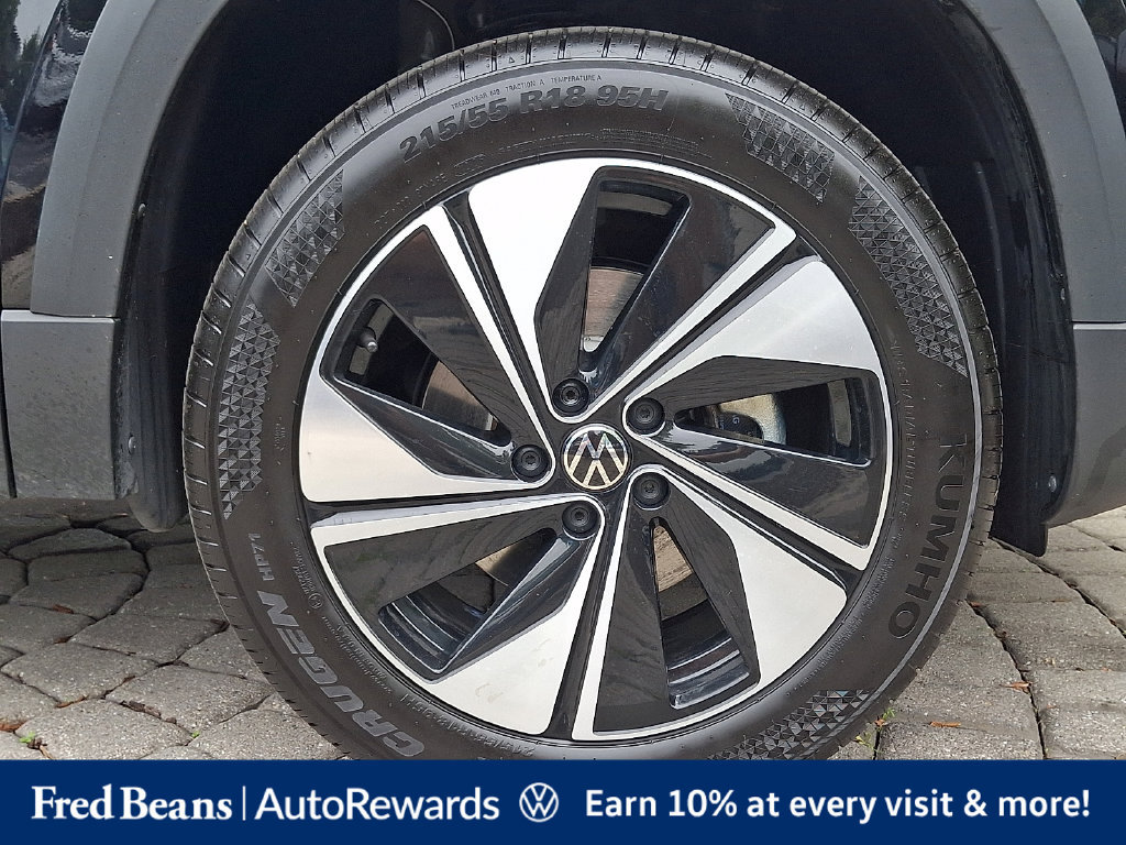 Certified 2025 Volkswagen Taos SE AWD/4WD image 11
