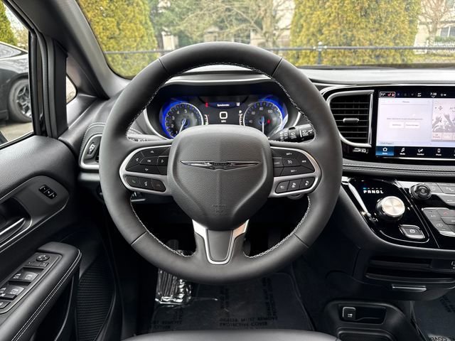 New 2026 Chrysler Pacifica Select AWD/4WD image 11