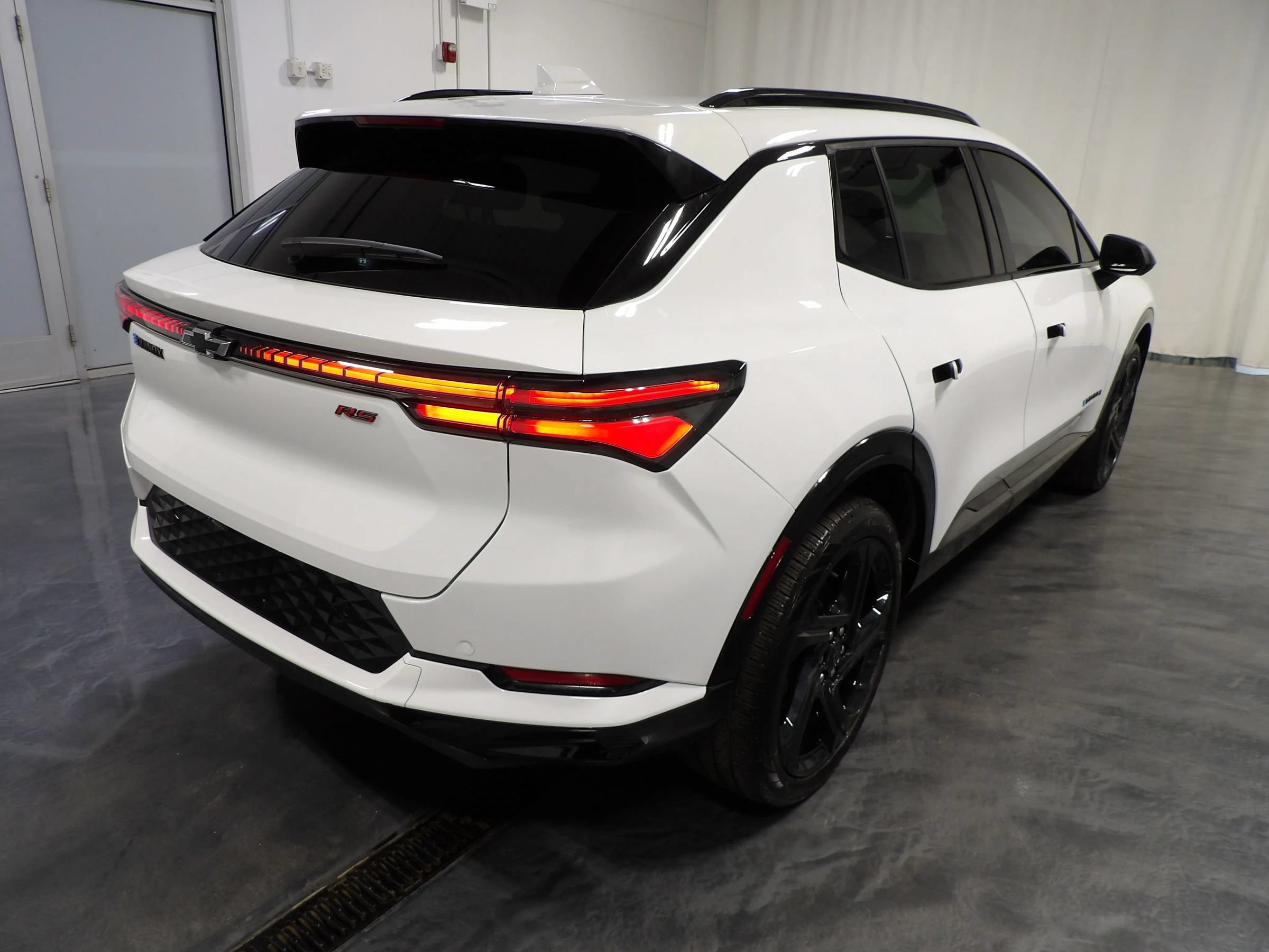 Used 2024 Chevrolet Equinox EV RS FWD image 7