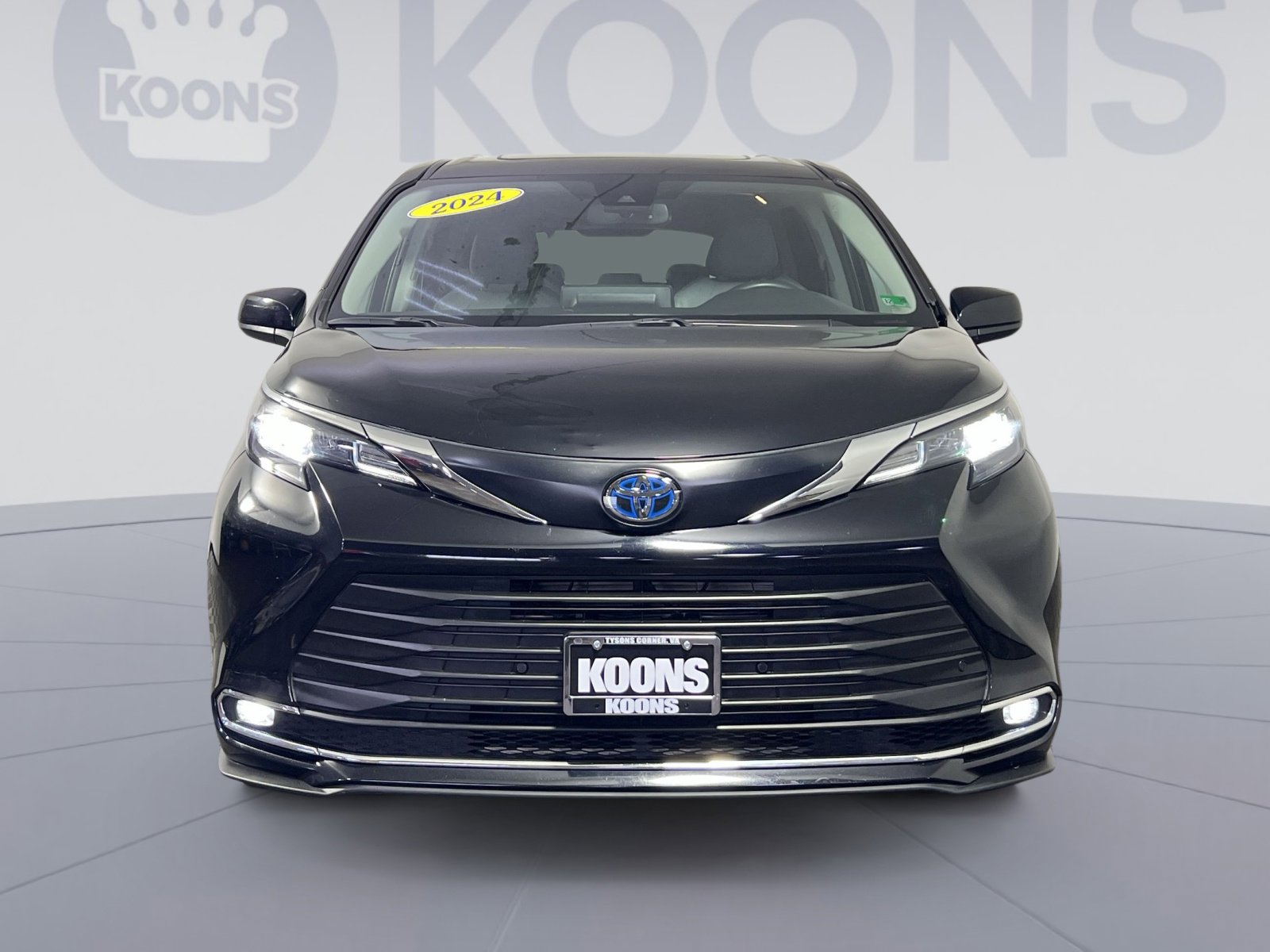 Used 2024 Toyota Sienna XLE image 11