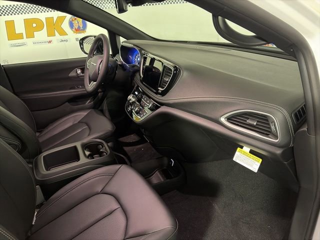 New 2026 Chrysler Pacifica Select image 24