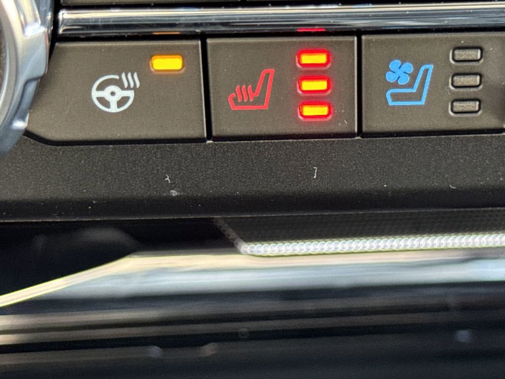 New 2026 Ford F250 Lariat w/ Black Appearance Package image 31