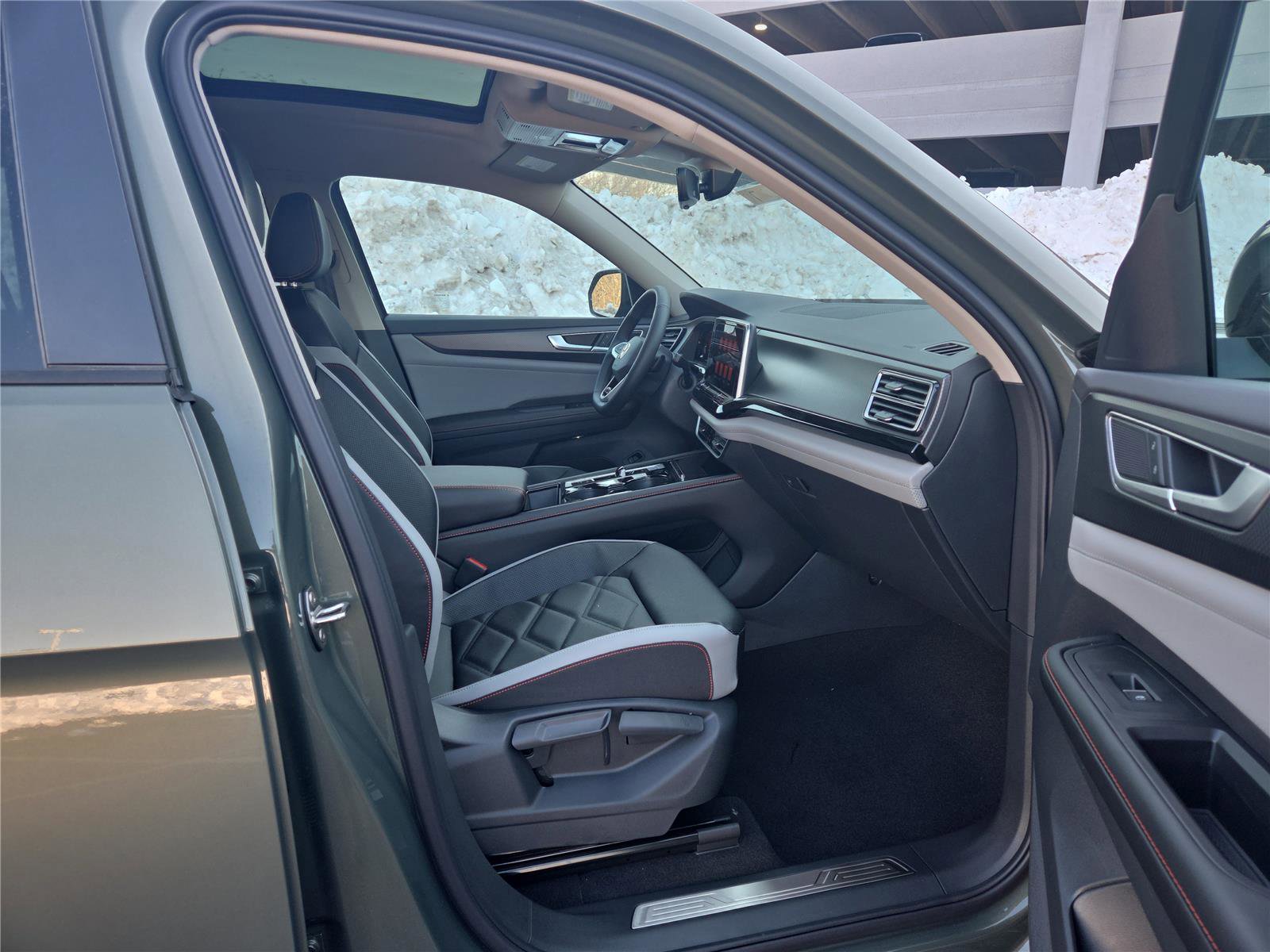 New 2026 Volkswagen Atlas Peak Edition image 29