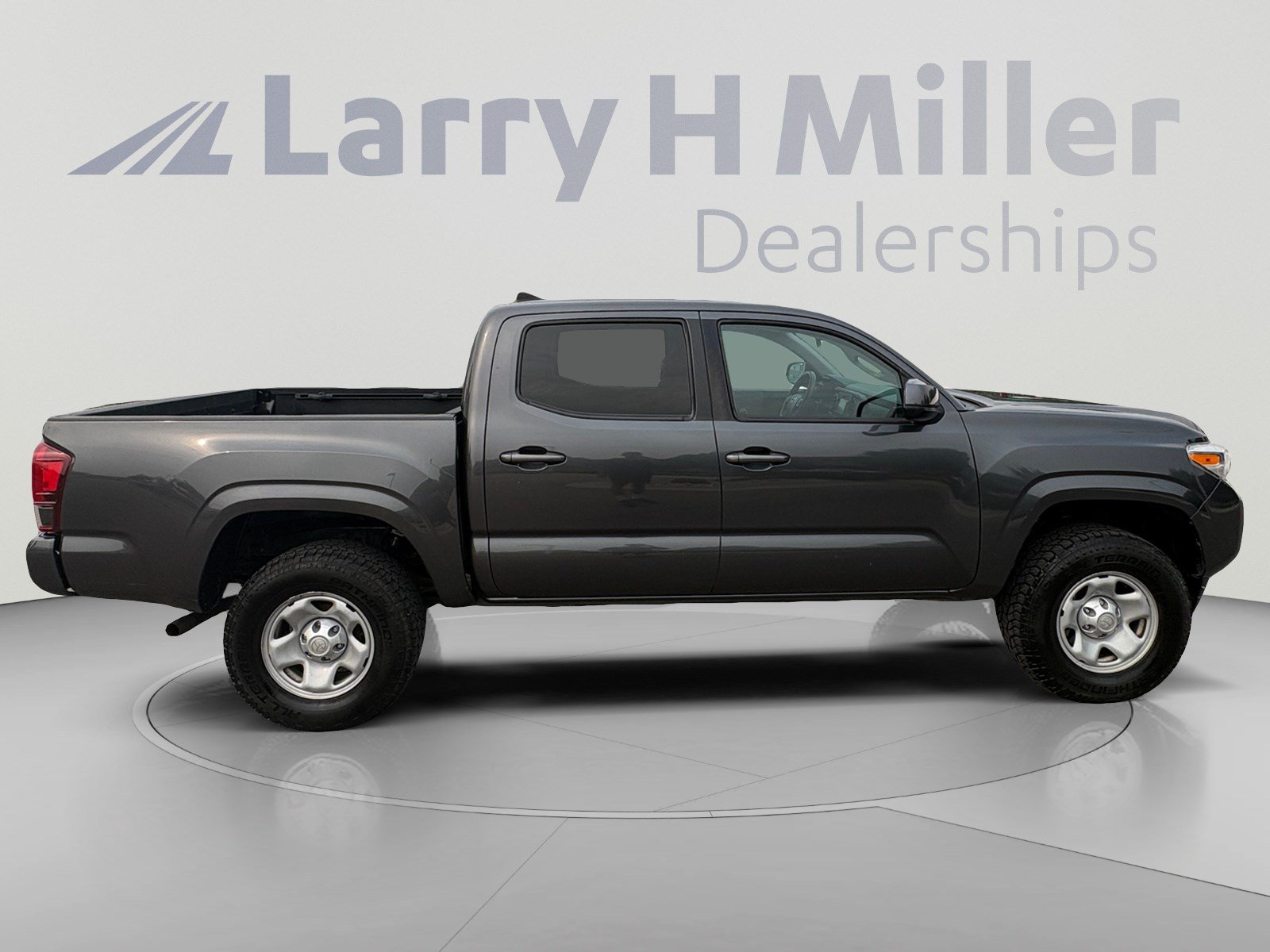 Used 2019 Toyota Tacoma SR AWD/4WD image 6