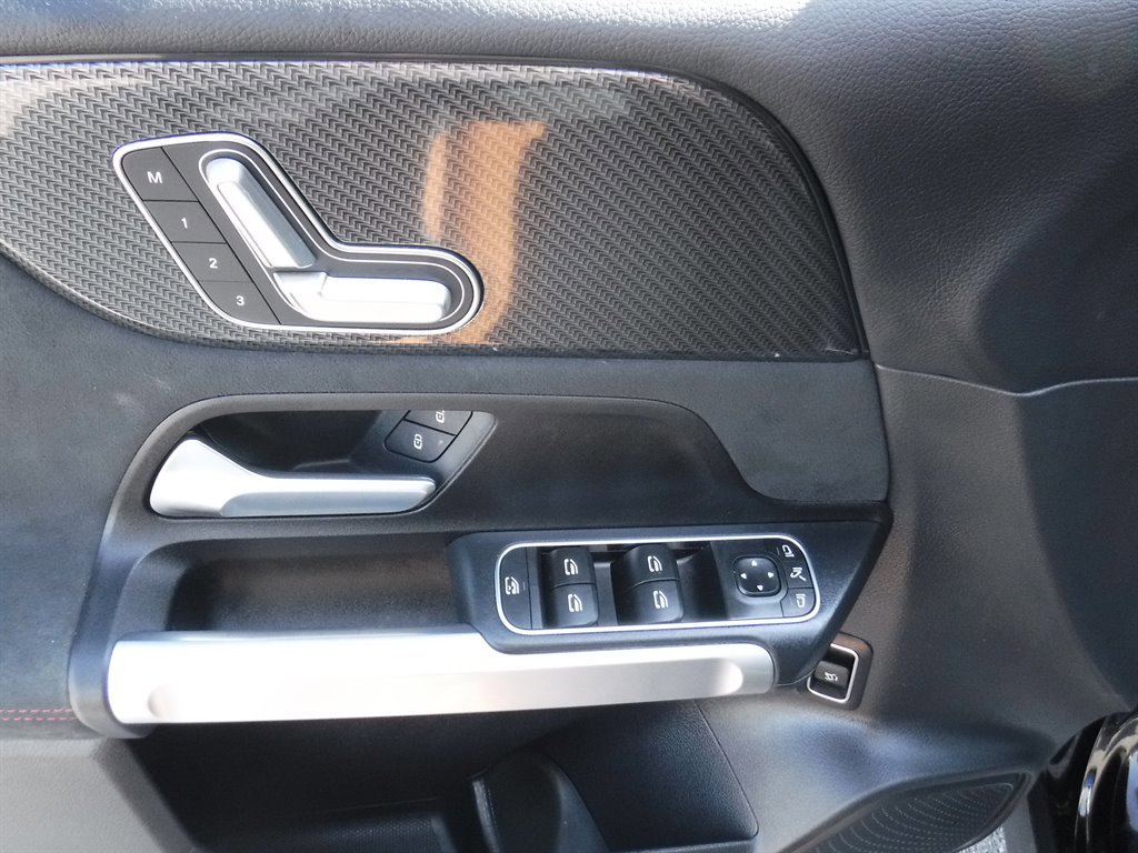 Used 2023 Mercedes-Benz GLB 250 image 15