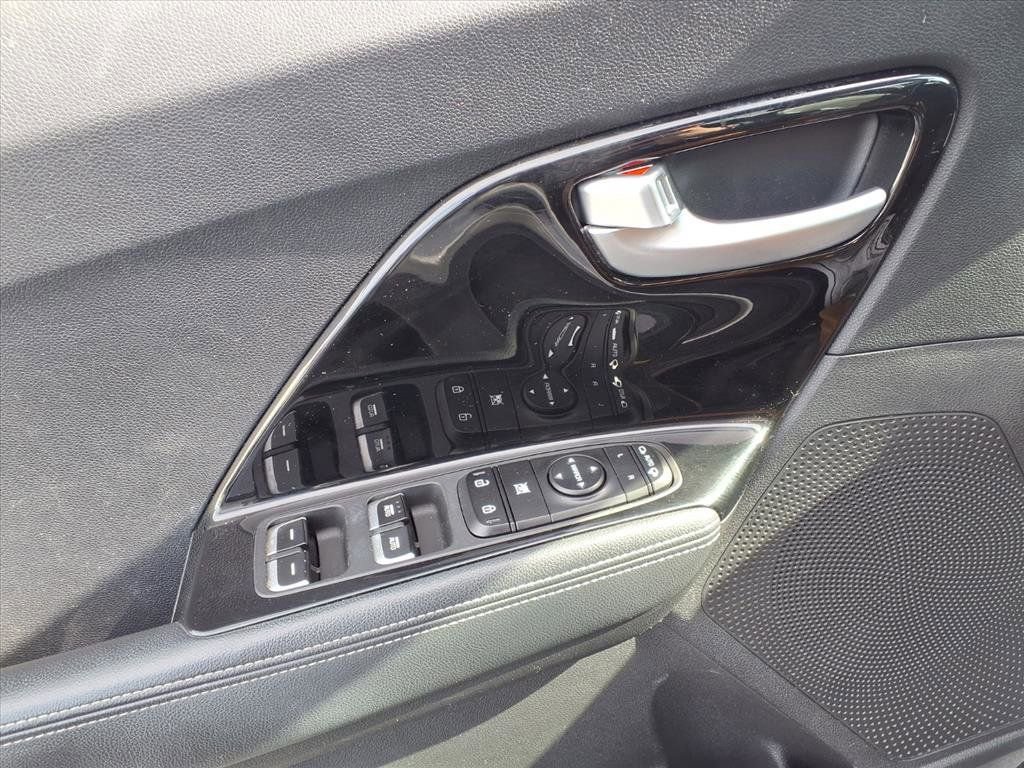 Used 2018 Kia Niro EX image 21
