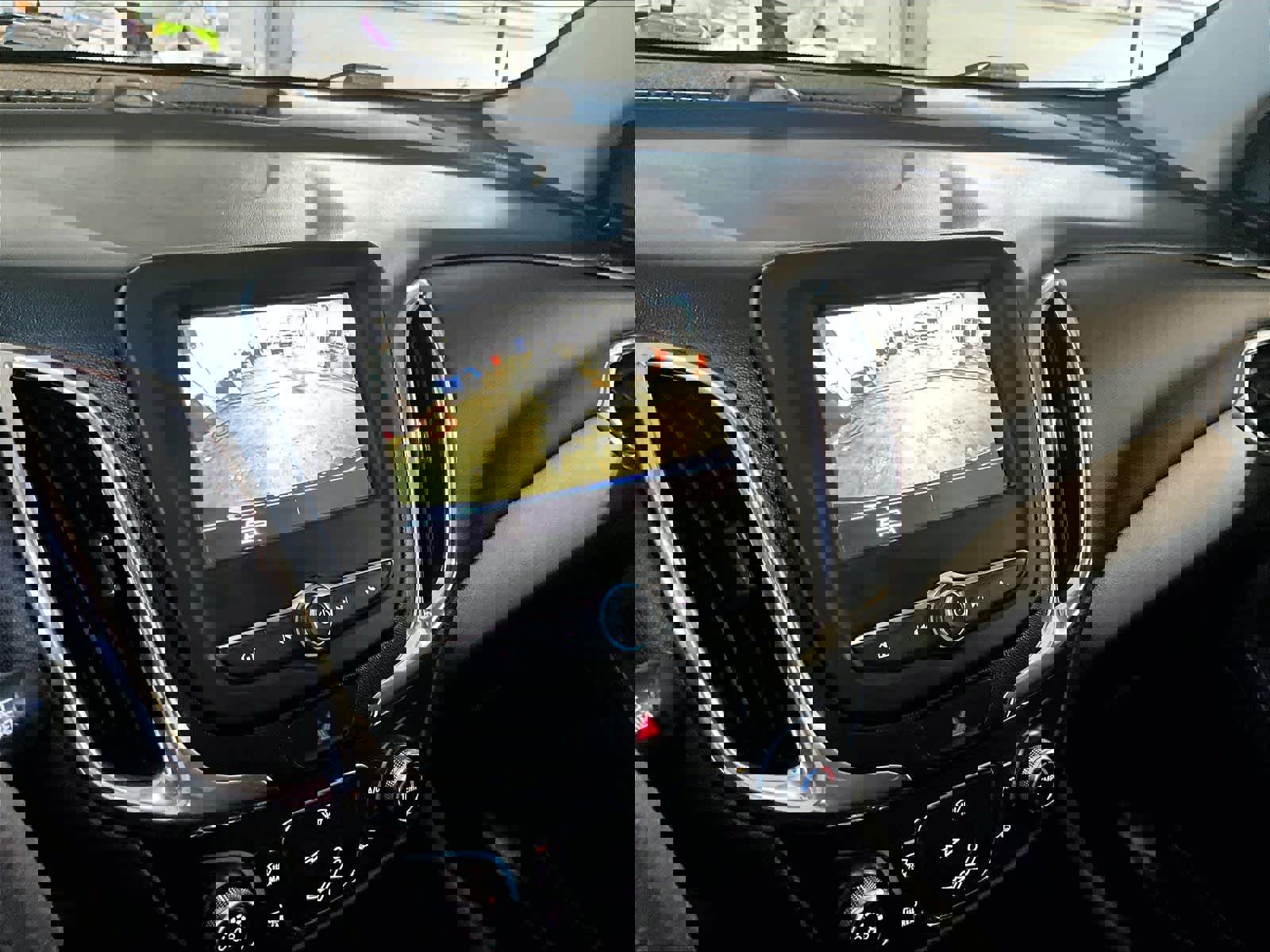 Used 2019 Chevrolet Equinox LT image 19