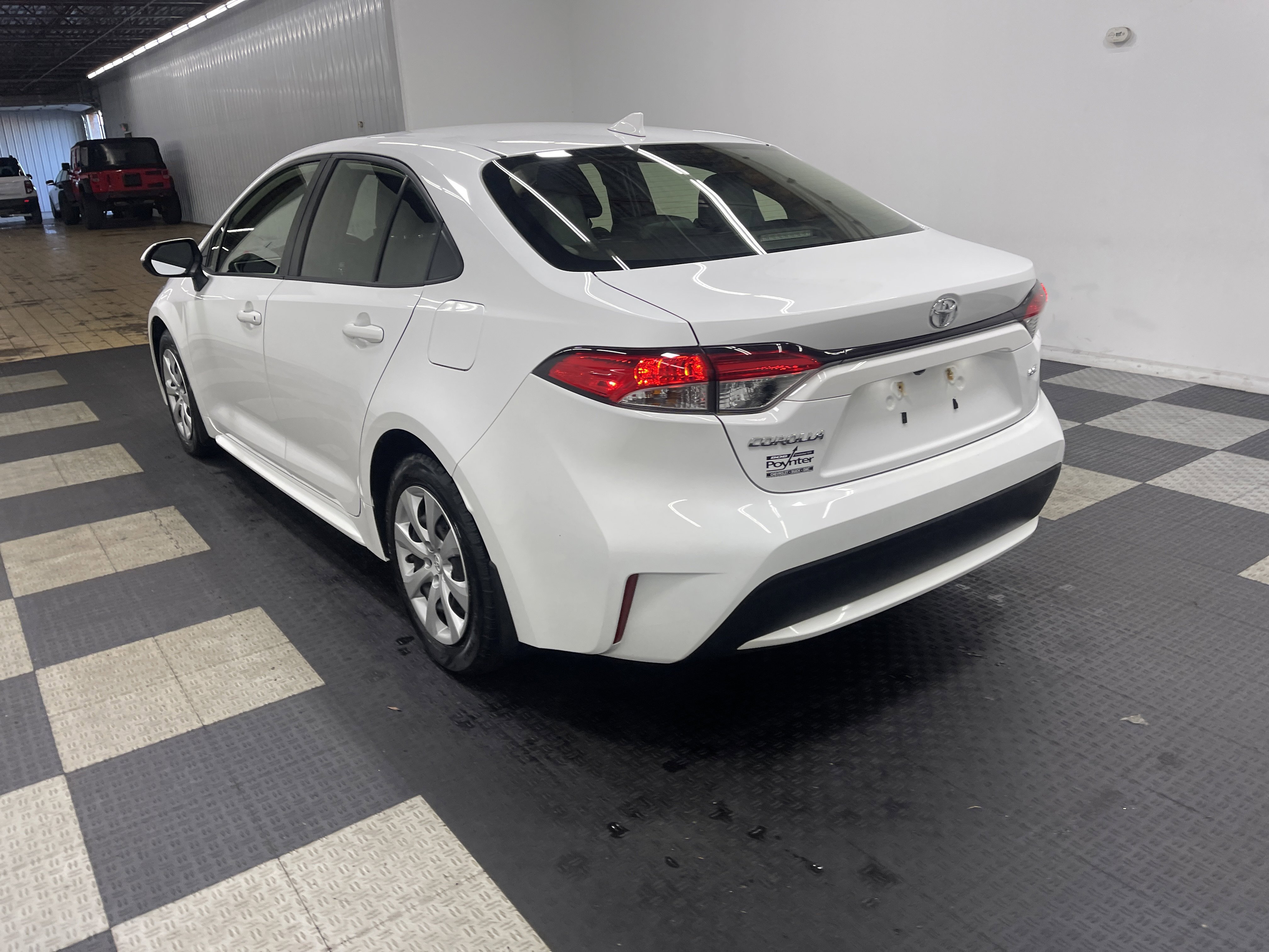 Used 2022 Toyota Corolla LE image 2
