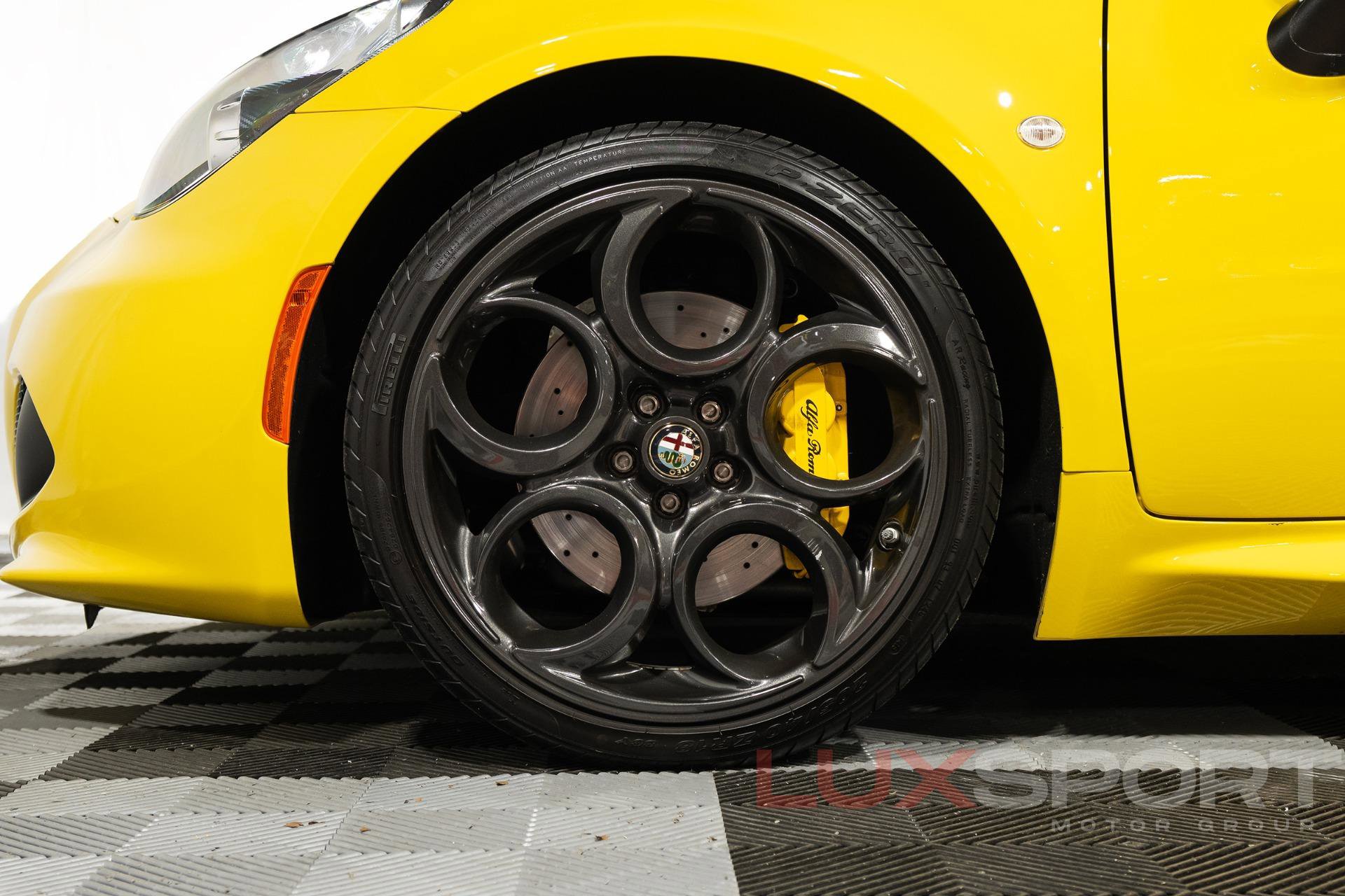 Used 2016 Alfa Romeo 4C Spider RWD image 12