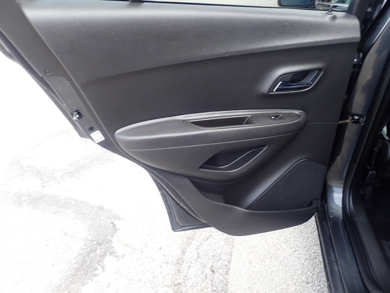 Used 2017 Chevrolet Trax LT w/ LT Convenience Package image 14