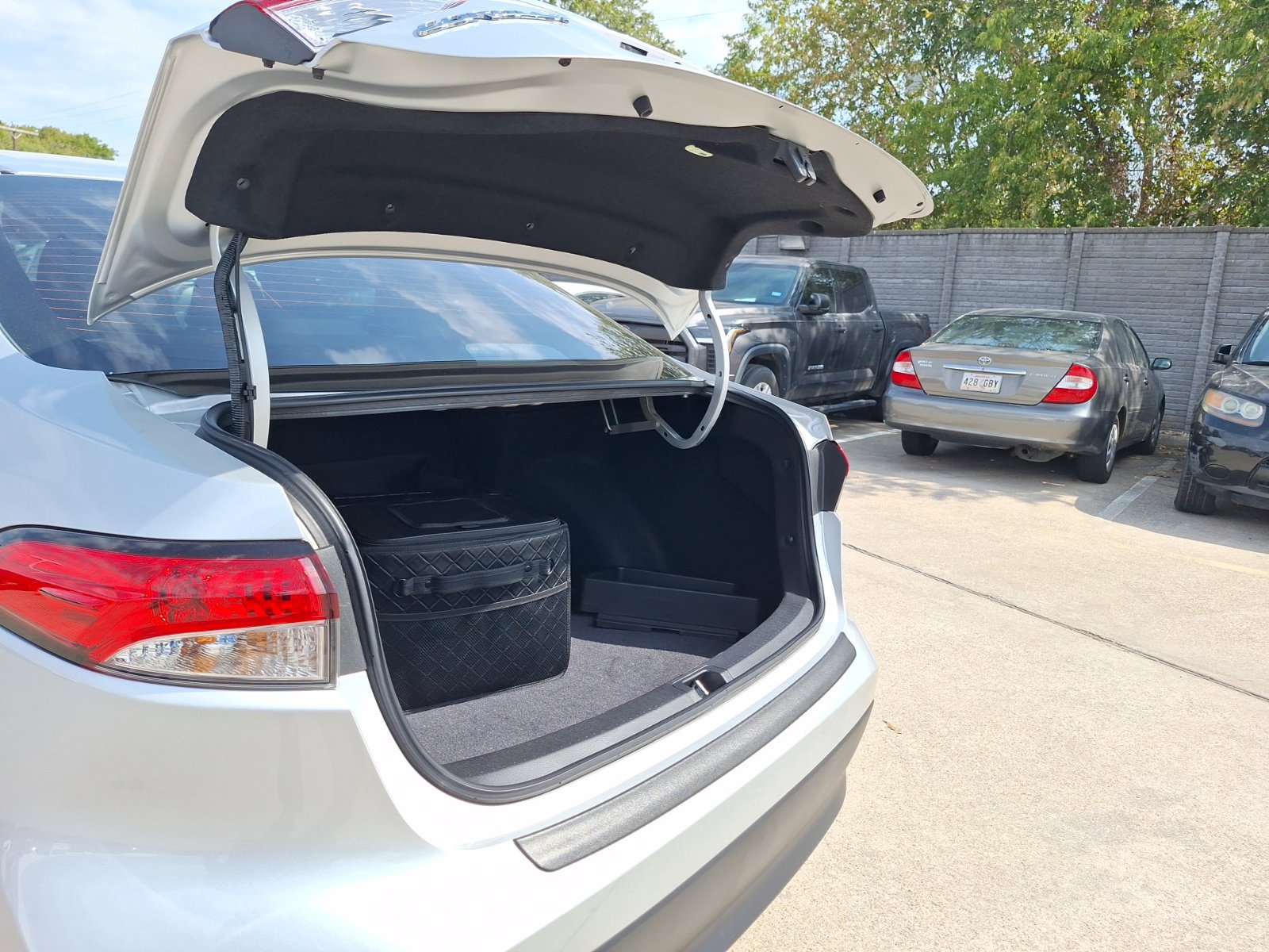 Used 2025 Toyota Corolla LE FWD image 35