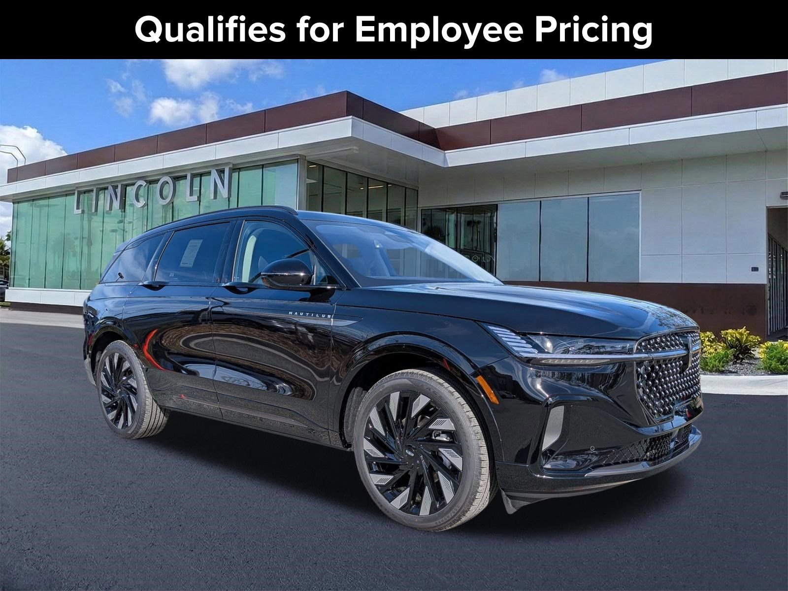 New 2026 Lincoln Nautilus Reserve w/ Jet Appearance Package AWD/4WD image 2