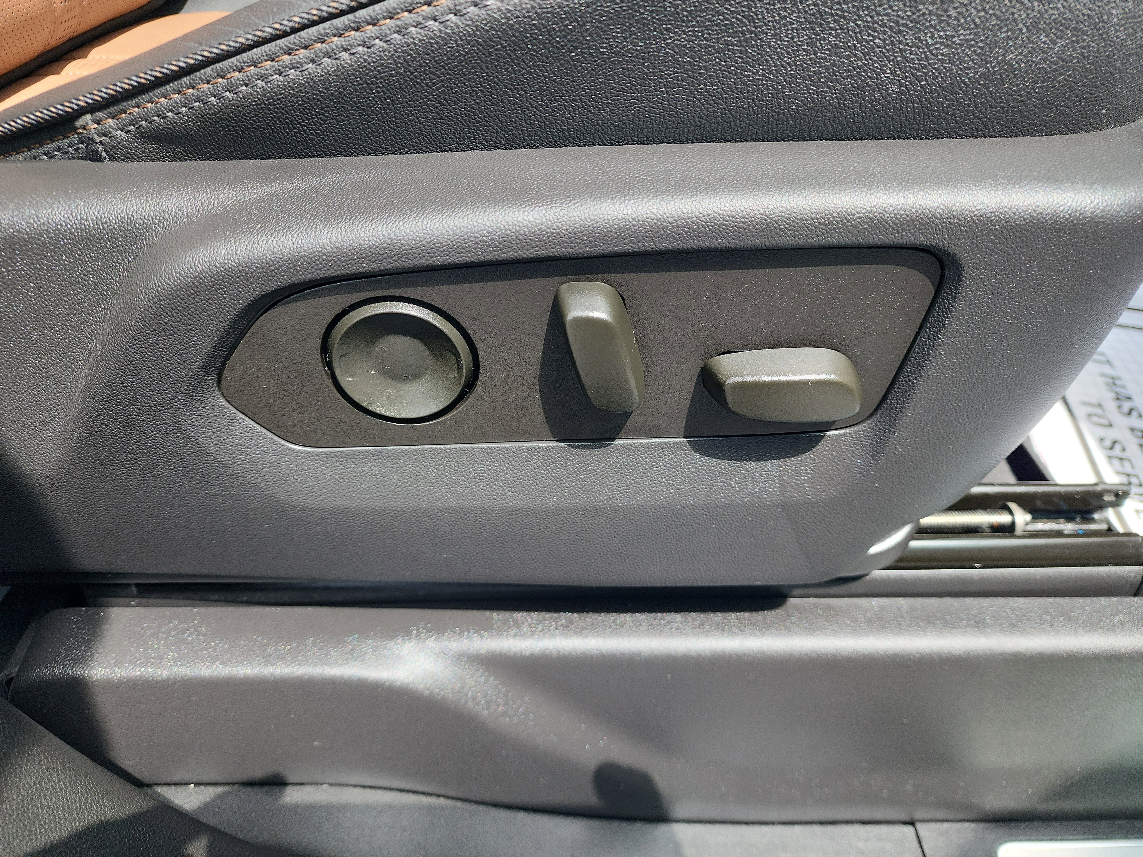 Certified 2023 Chevrolet Silverado 1500 High Country w/ Technology Package AWD/4WD image 36