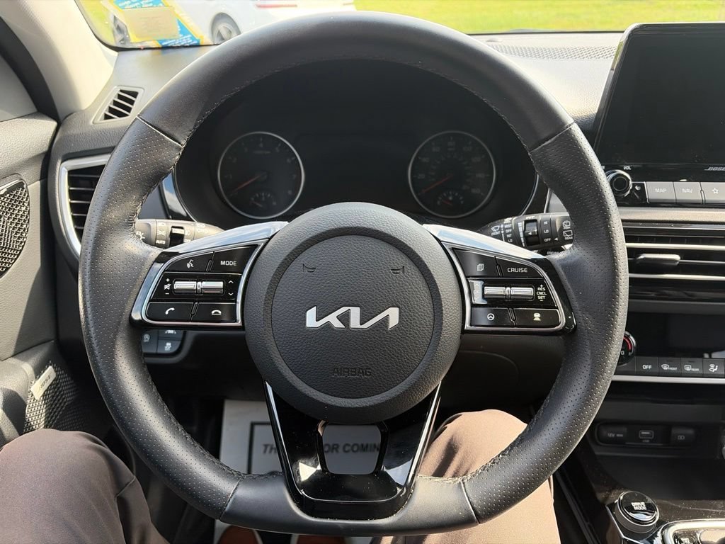 Used 2023 Kia Seltos SX AWD/4WD image 5