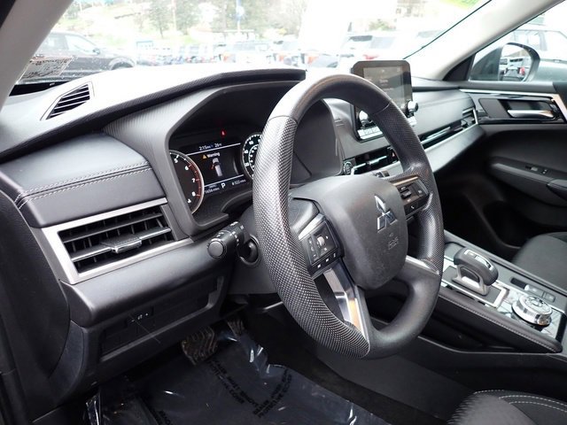 Used 2022 Mitsubishi Outlander ES image 14
