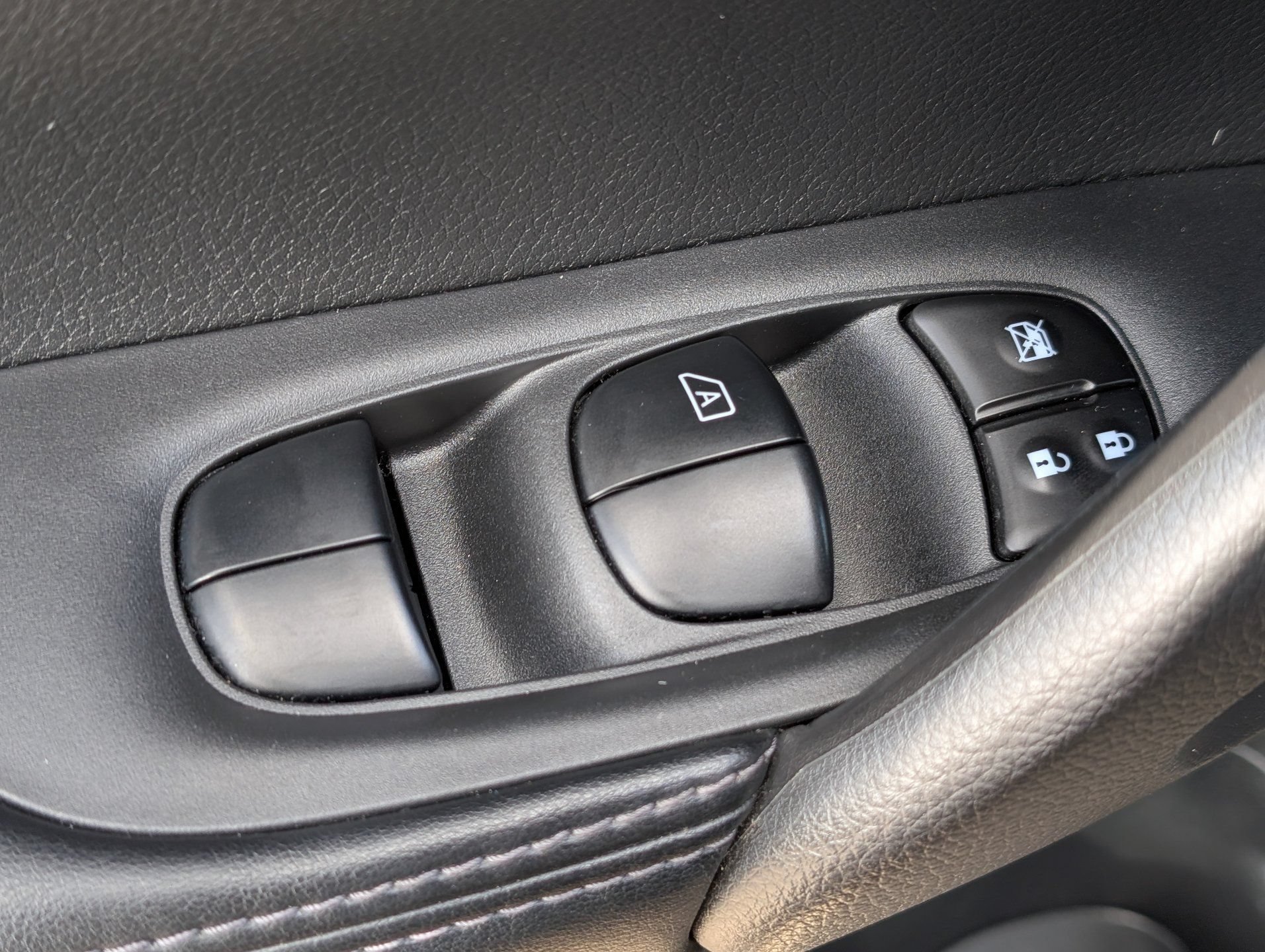 Used 2019 Nissan Rogue Sport SV FWD image 19
