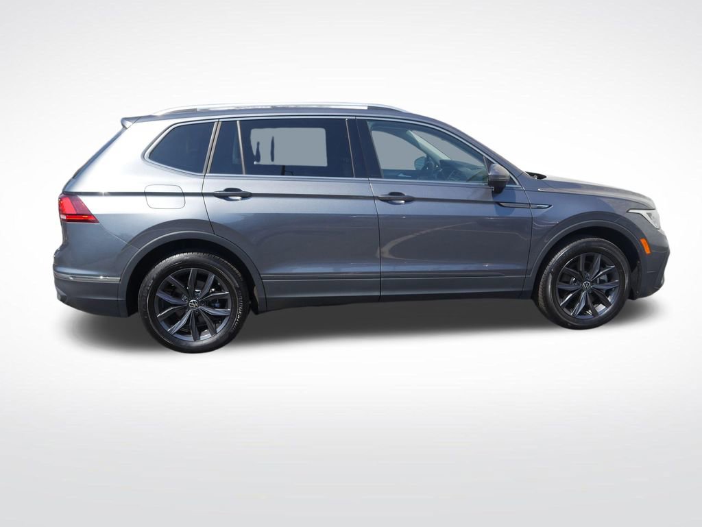Used 2023 Volkswagen Tiguan SE w/ Panoramic Sunroof Package AWD/4WD image 6