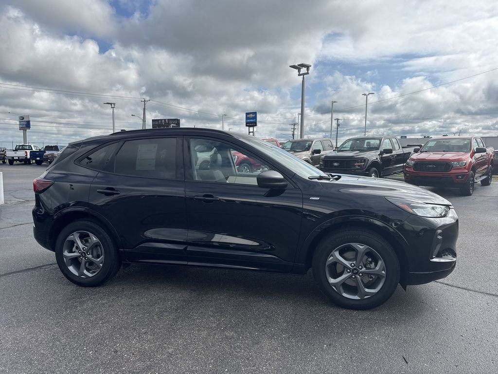 Certified 2023 Ford Escape ST-Line w/ Tech Pack #1 image 9