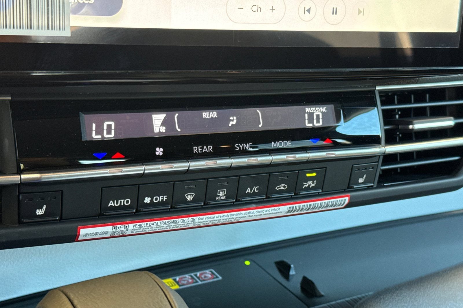 Used 2026 Toyota Sienna XLE FWD image 27