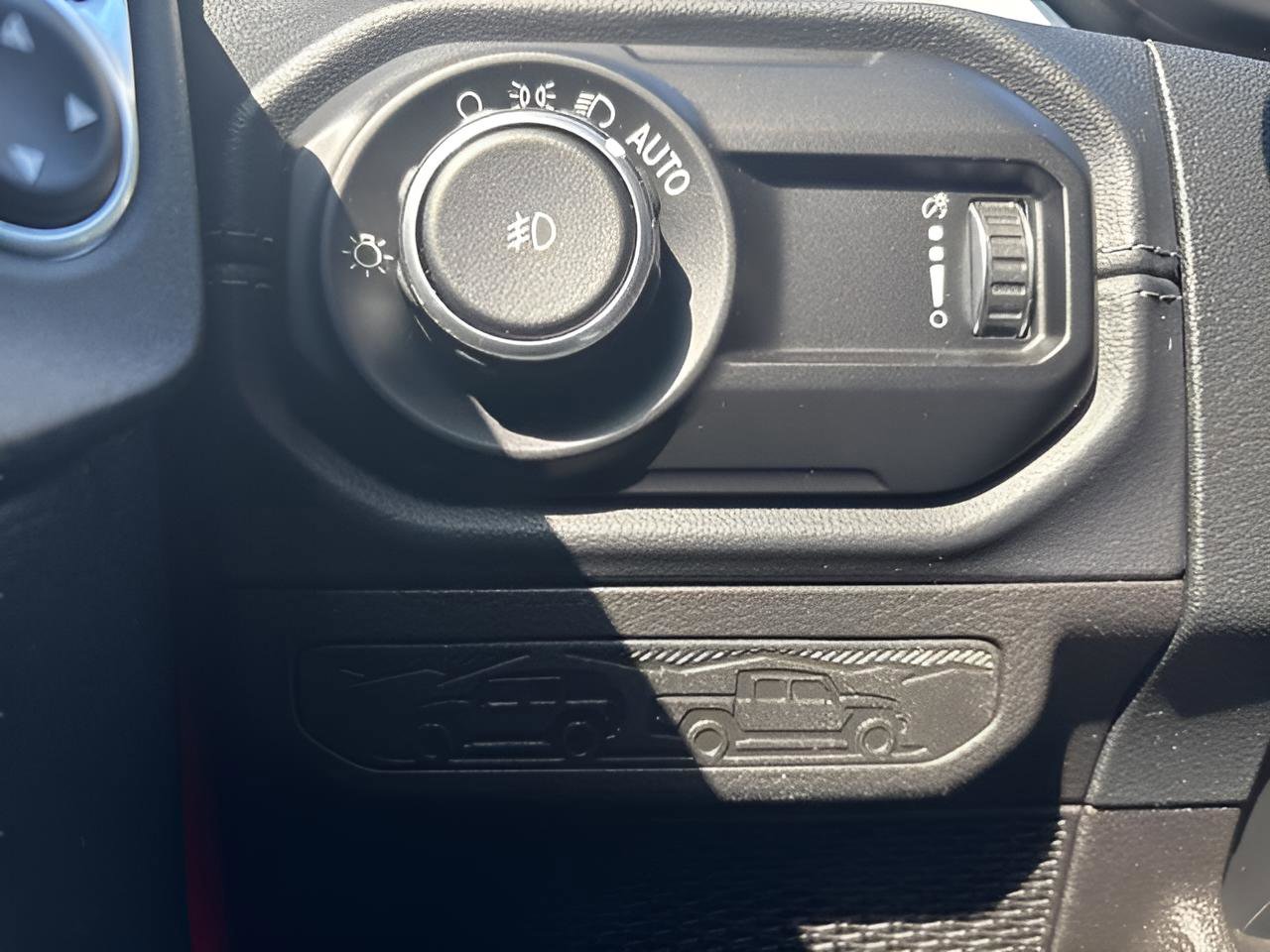 Used 2024 Jeep Wrangler Sahara image 19